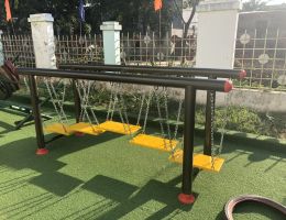 Cầu tập đi thăng bằng cho trẻ mầm non - thang leo vận động ngoài trời 